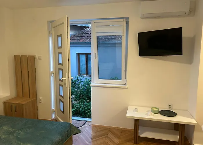 Ruza - House Of Roses *